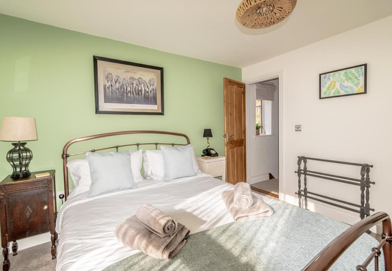 Stylish 2 Bedrooms Cosy & Bright Cottage, Pet Friendly, Sleeps 5, Titchfield Village - Summer Special Offer!! - By Blue Puffin Stays Exterior foto